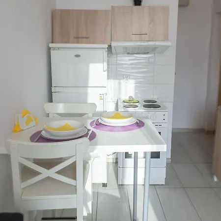 Plac Lotnikow Lägenhet *